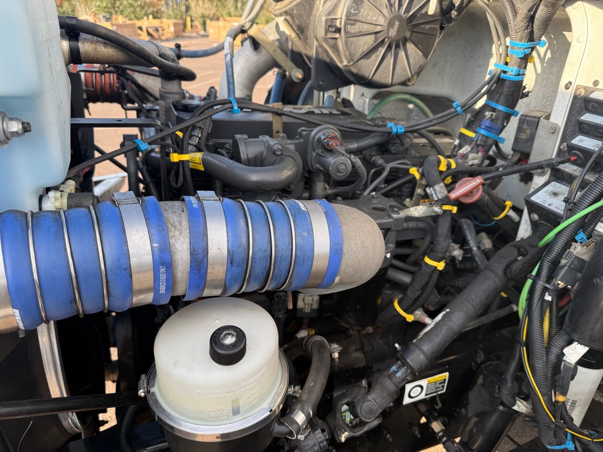 2020 Peterbilt 337 image 14