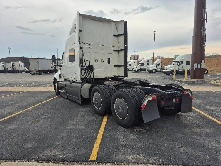 2023 International LT62F image 3