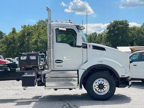 2025 Kenworth T880 image 5