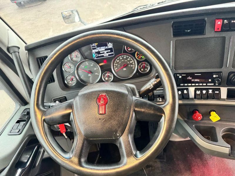 2021 Kenworth T600 image 16
