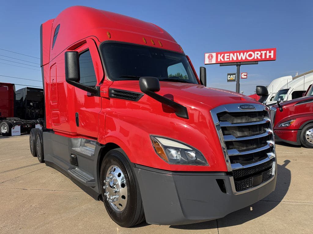 Used 2023 FREIGHTLINER PT126064ST image 15