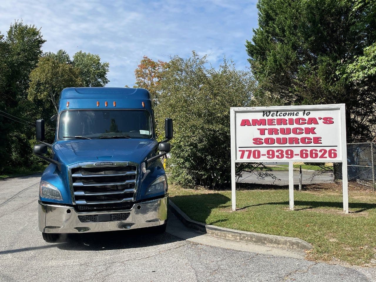 2020 Freightliner Cascadia 126 image 9