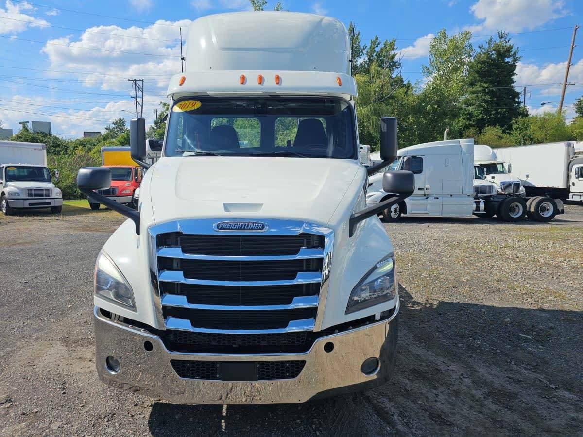 2019 Freightliner Cascadia image 2