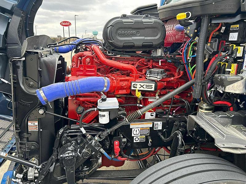 2027 Peterbilt 579 image 5