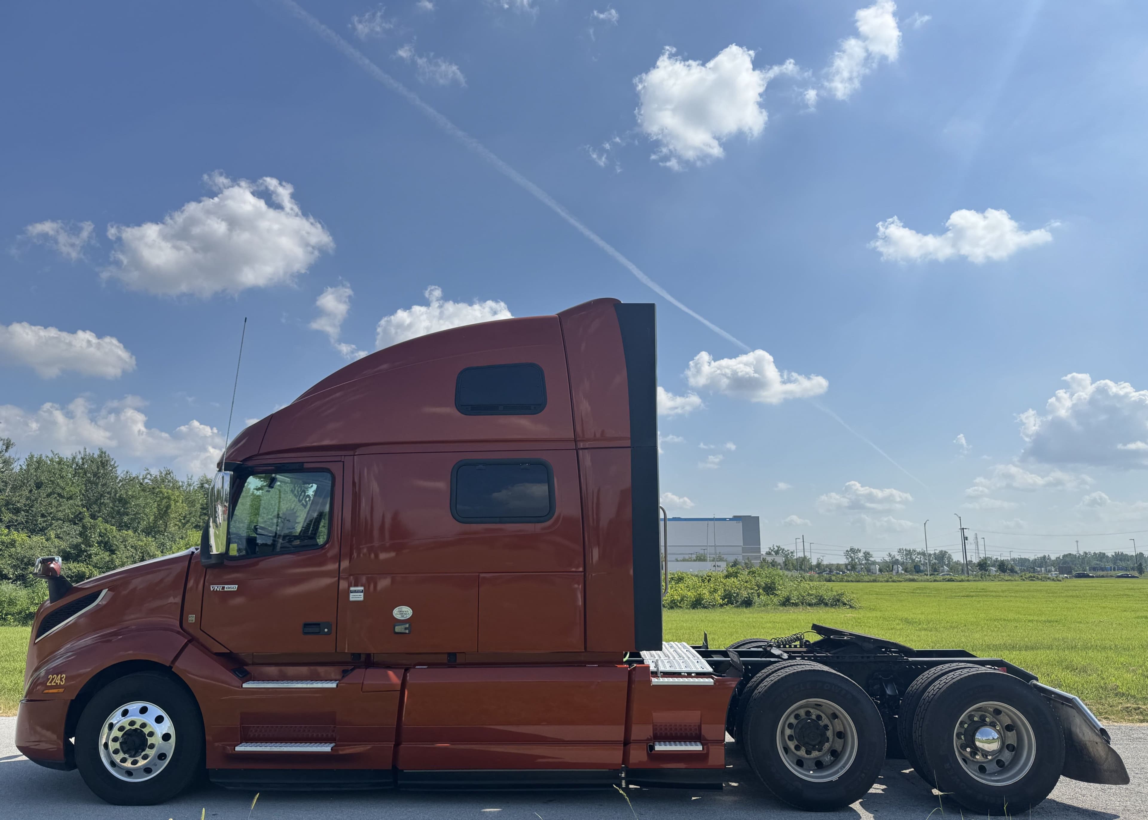 2022 Volvo VNL860 image 5