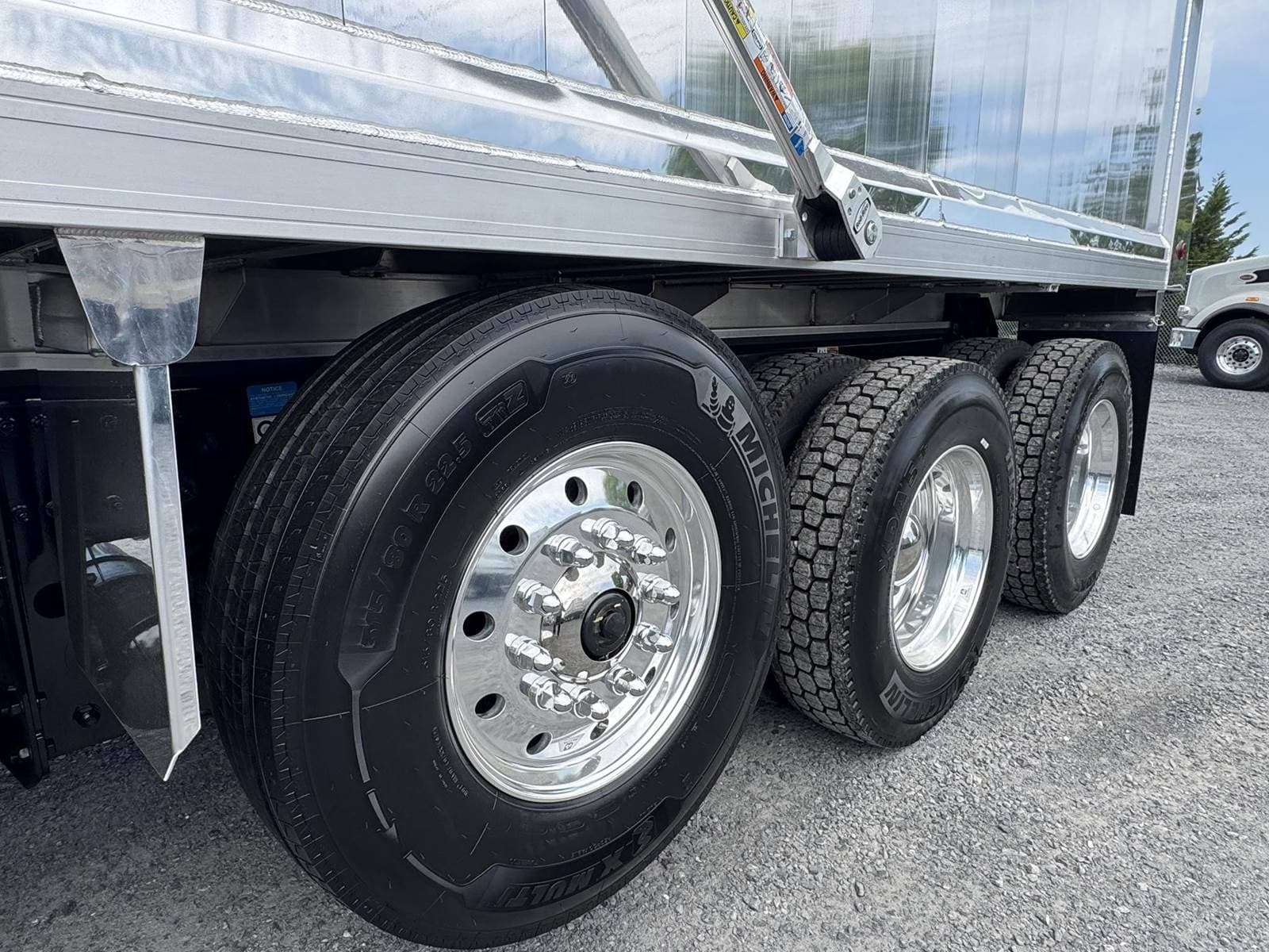 2025 Peterbilt 589 image 10
