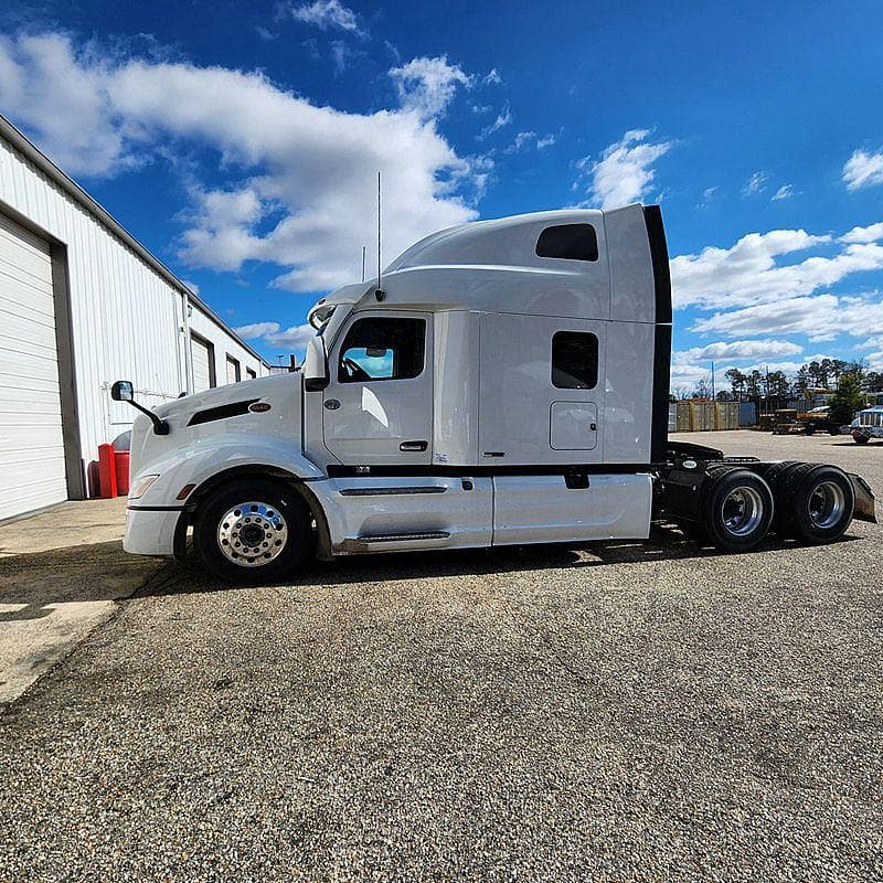 2024 Peterbilt 579 image 3
