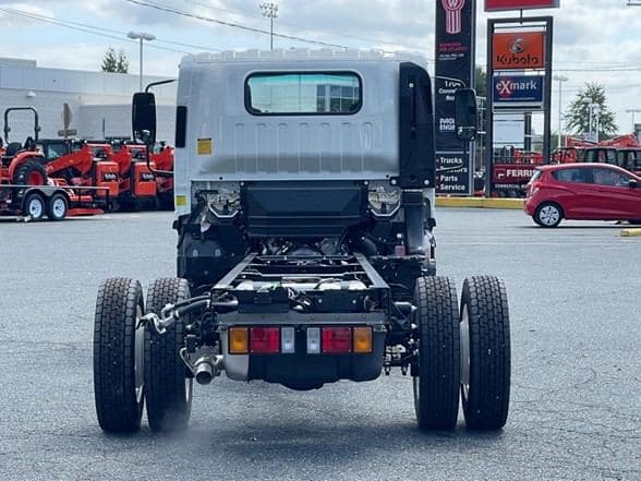 2025 Isuzu NRR image 9