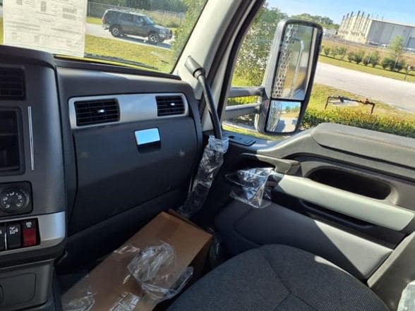 2026 Kenworth T880 image 16