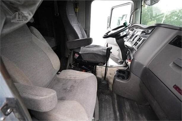 2013 Kenworth T6 Series image 6