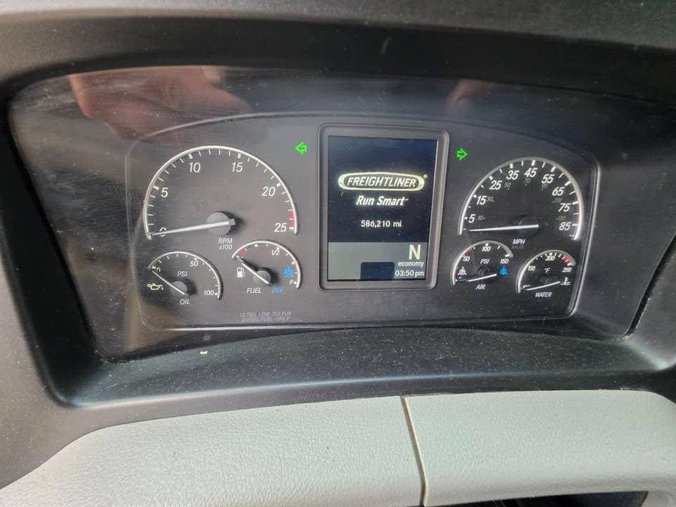 2020 Freightliner Cascadia image 7