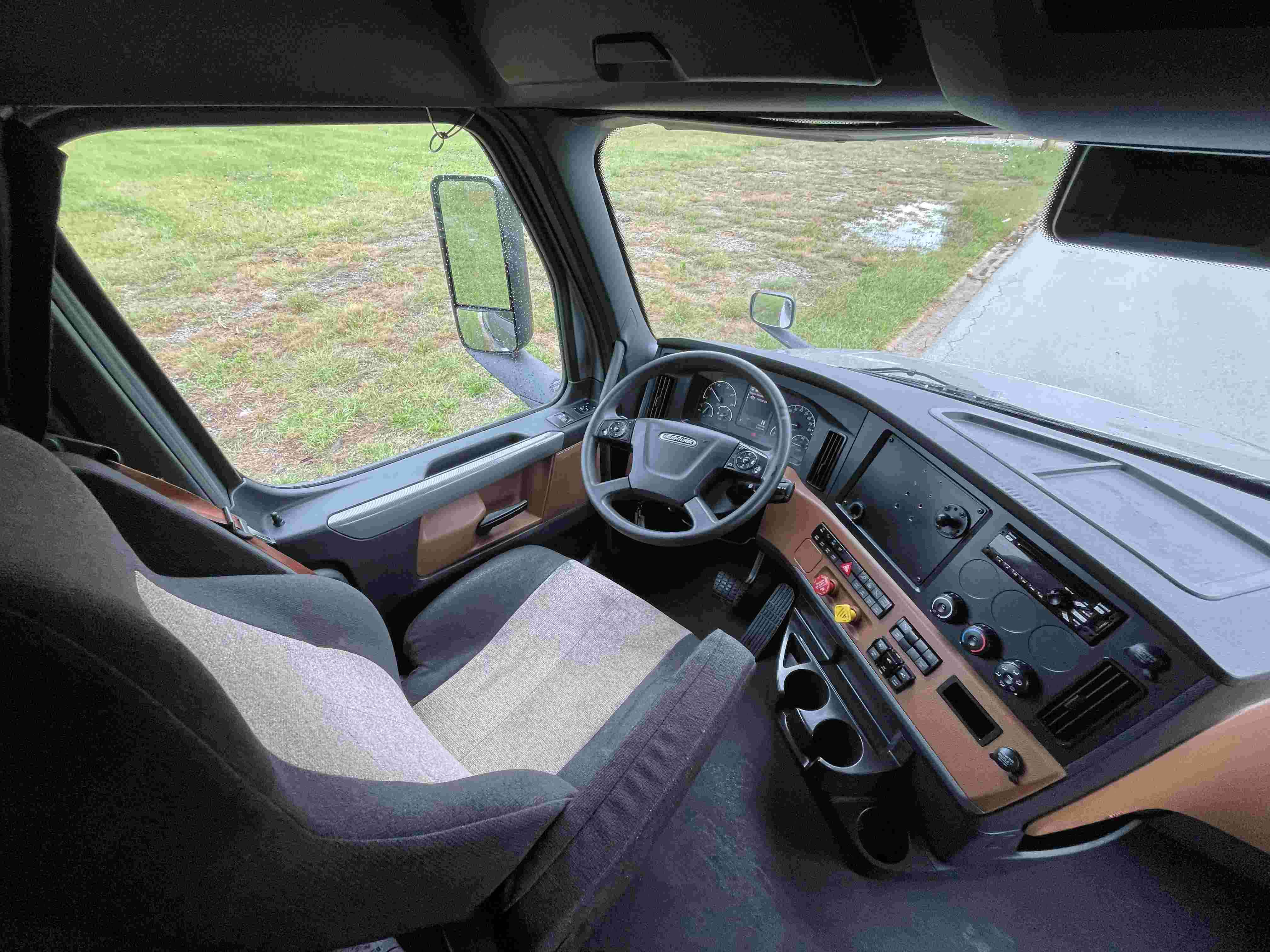 2021 Freightliner Cascadia 126 image 17