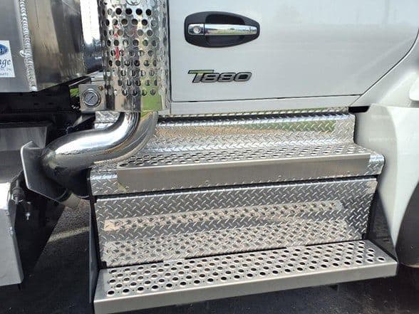 2026 Kenworth T880 image 3