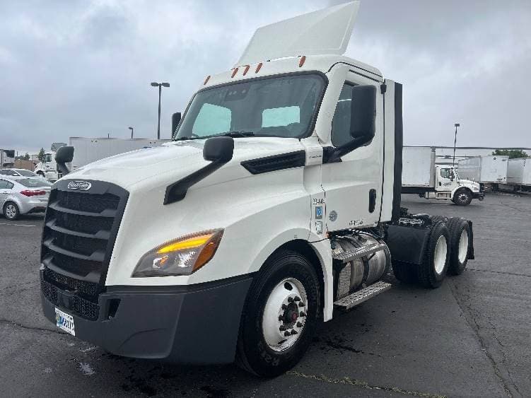 2021 Freightliner Cascadia image 2