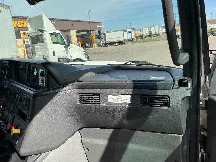 2023 International LT625 Sleeper Semi Truck - 73" Integral Sleeper, Cummins 450HP, 12 Speed Automatic image 4