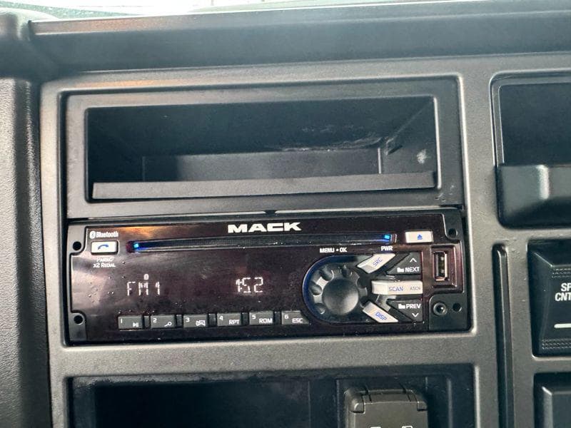 2021 Mack AN64T image 33