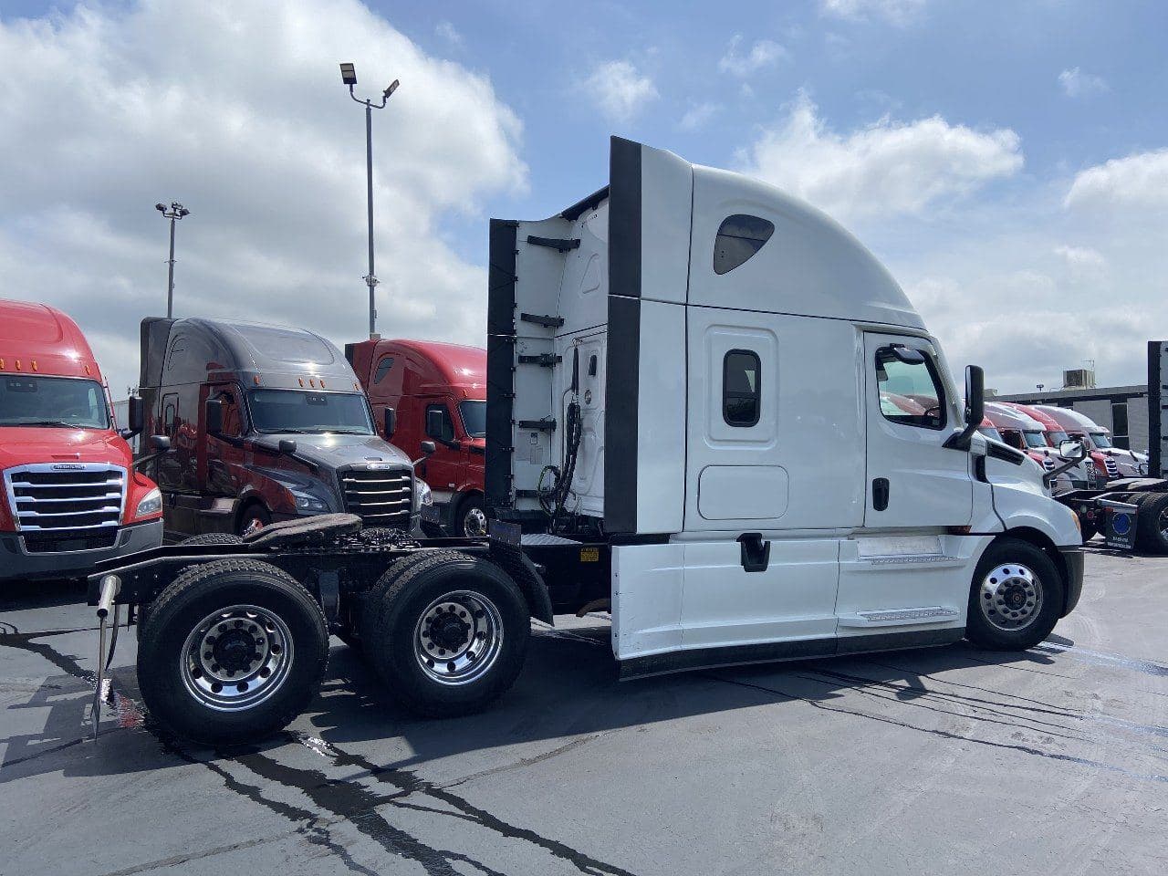 2020 FREIGHTLINER Cascadia CA126 Tandem Axle Sleeper image 4