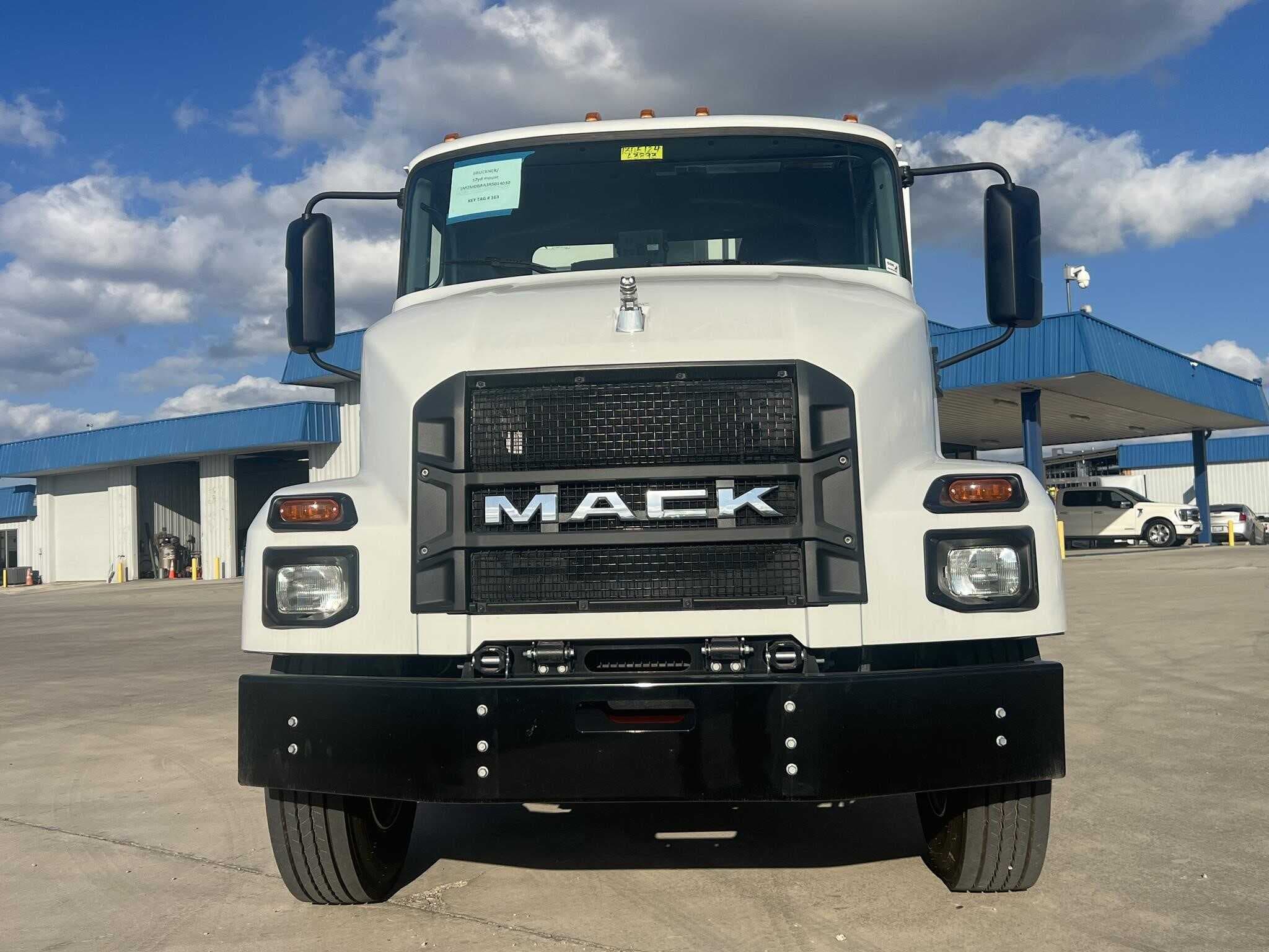 New 2024 MACK MD6 Garbage Truck image 11