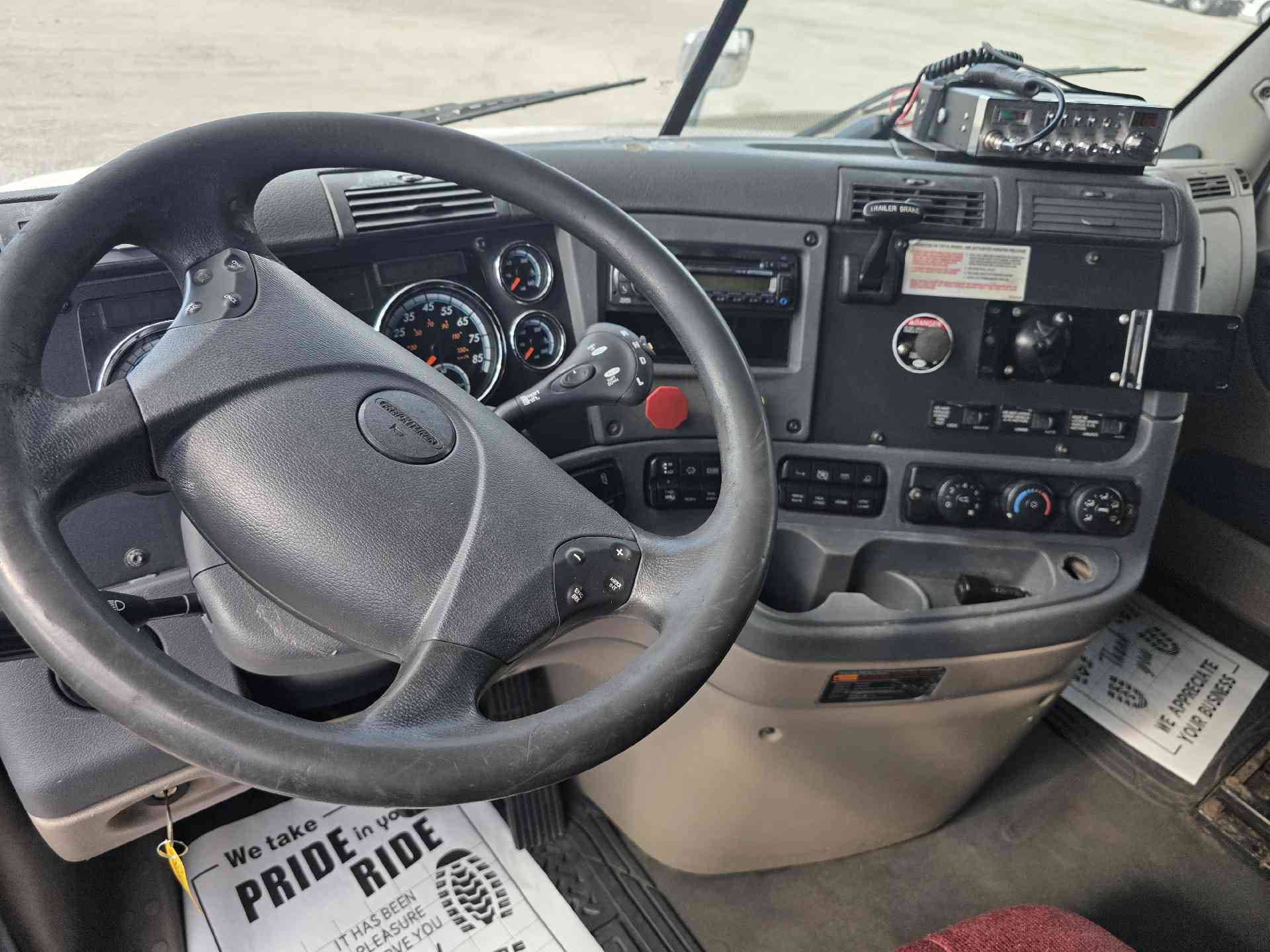 2016 Freightliner Cascadia image 4