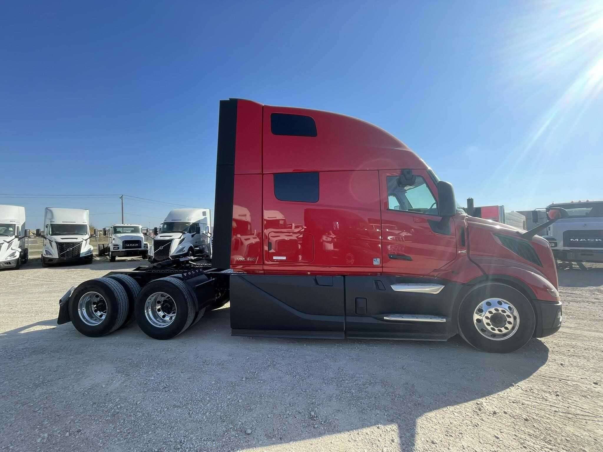 2026 Volvo NEW VNL image 2