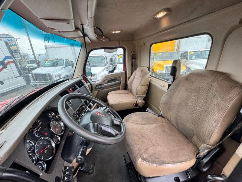 2015 Kenworth T880 image 24