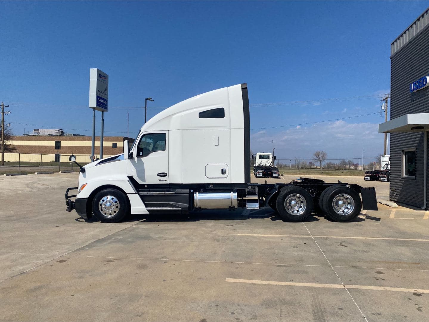 2023 Kenworth T680 image 7