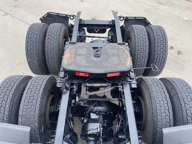 2022 Freightliner Cascadia 126 image 4