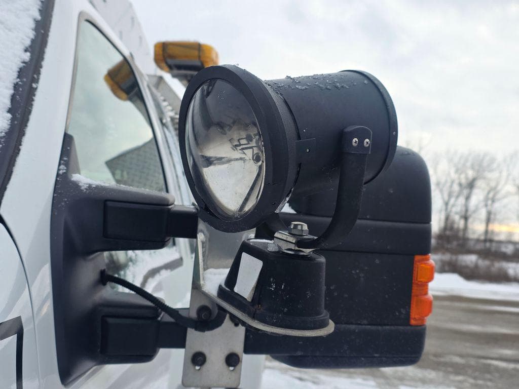 2009 Ford F-550SD XLT DRW image 15