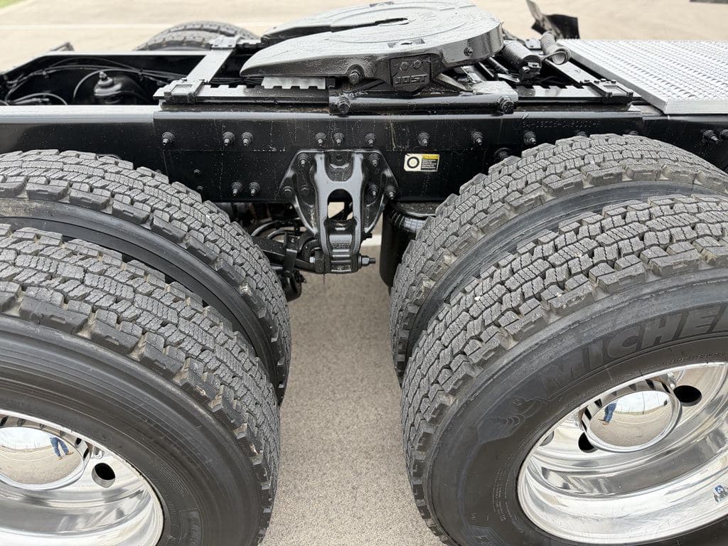 Used 2019 PETERBILT 579 image 9