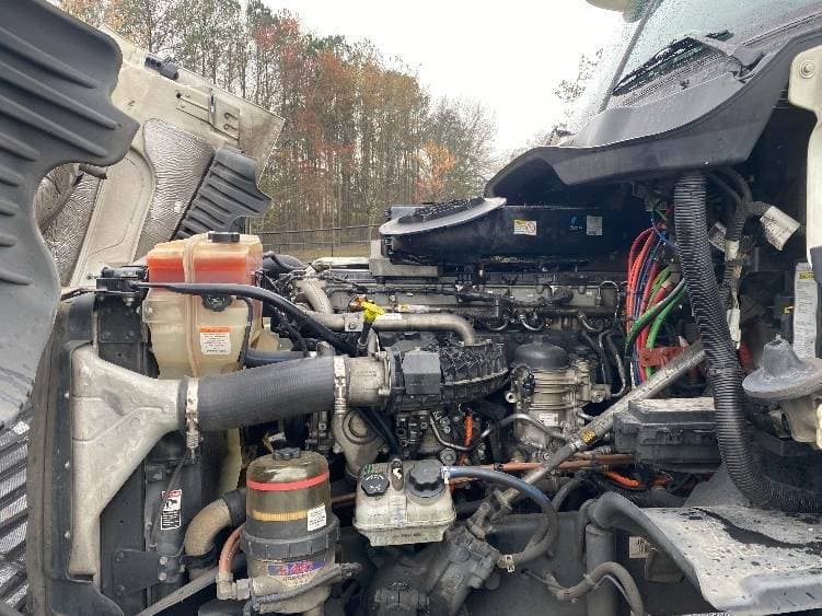 2018 Freightliner Cascadia image 2