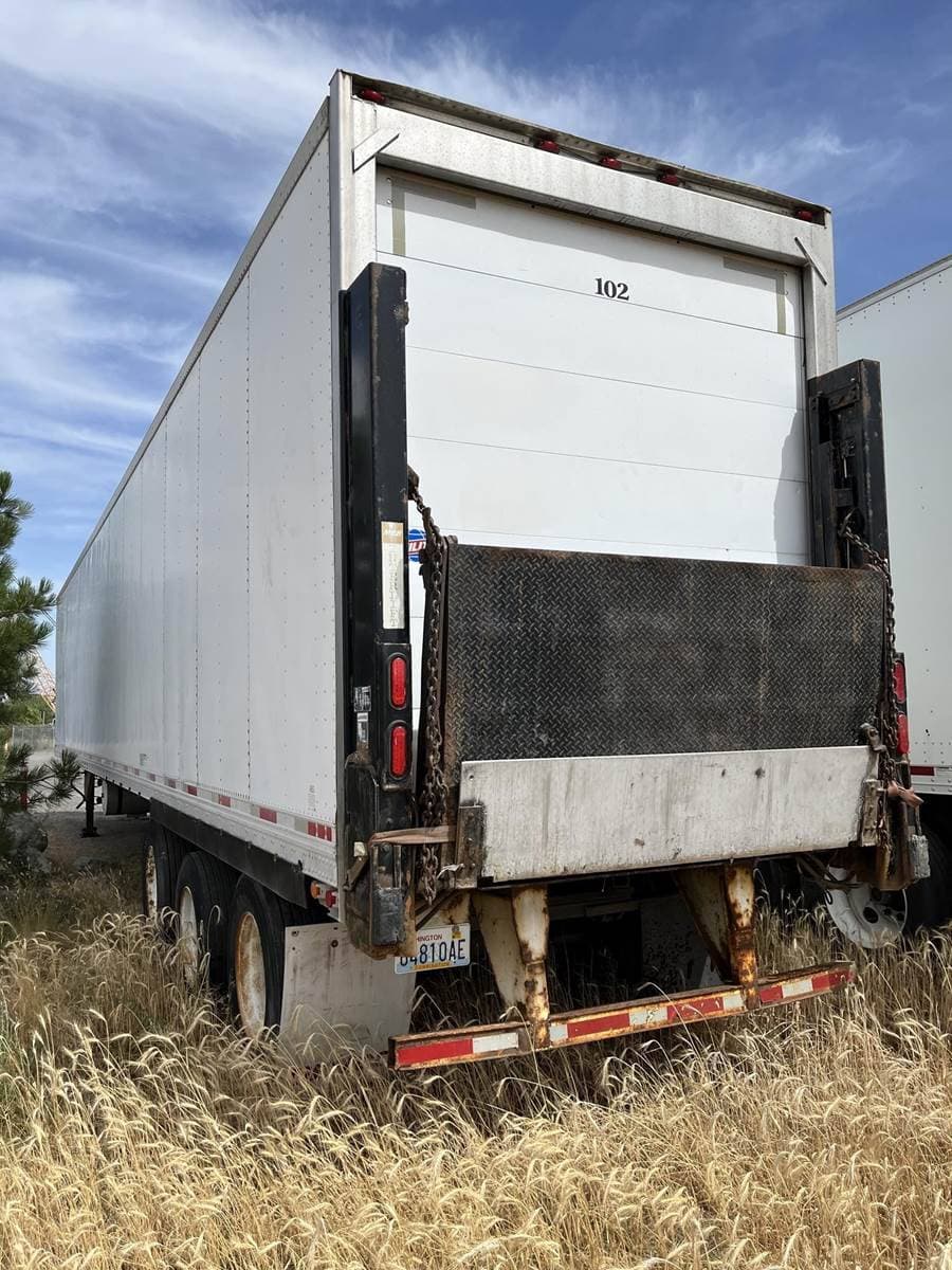 2007 Utility 3000R image 2