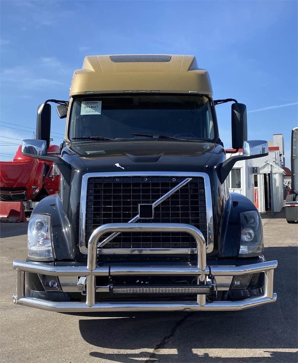 2015 Volvo VNL670 image 2