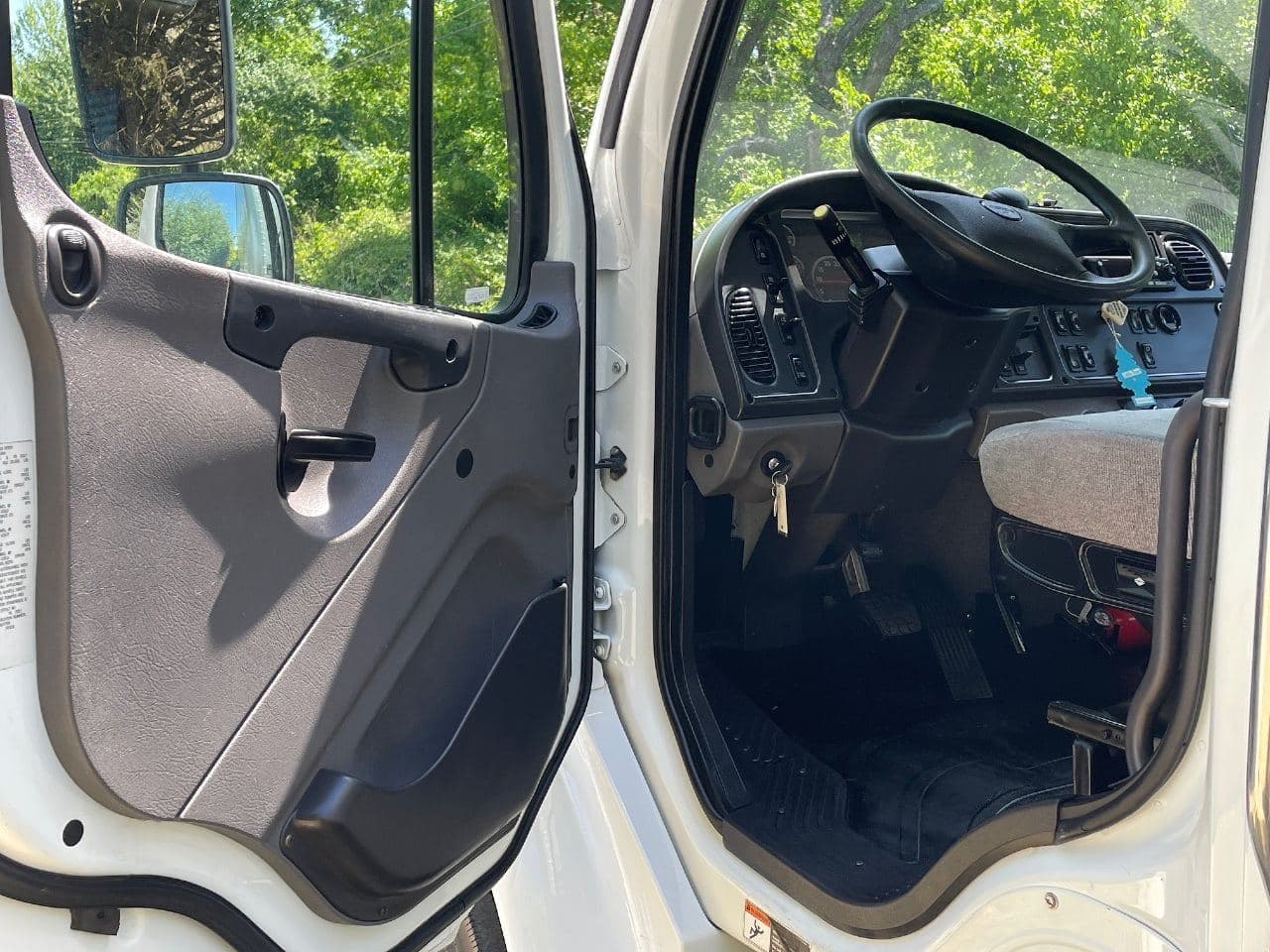 2022 Freightliner M2106 image 17
