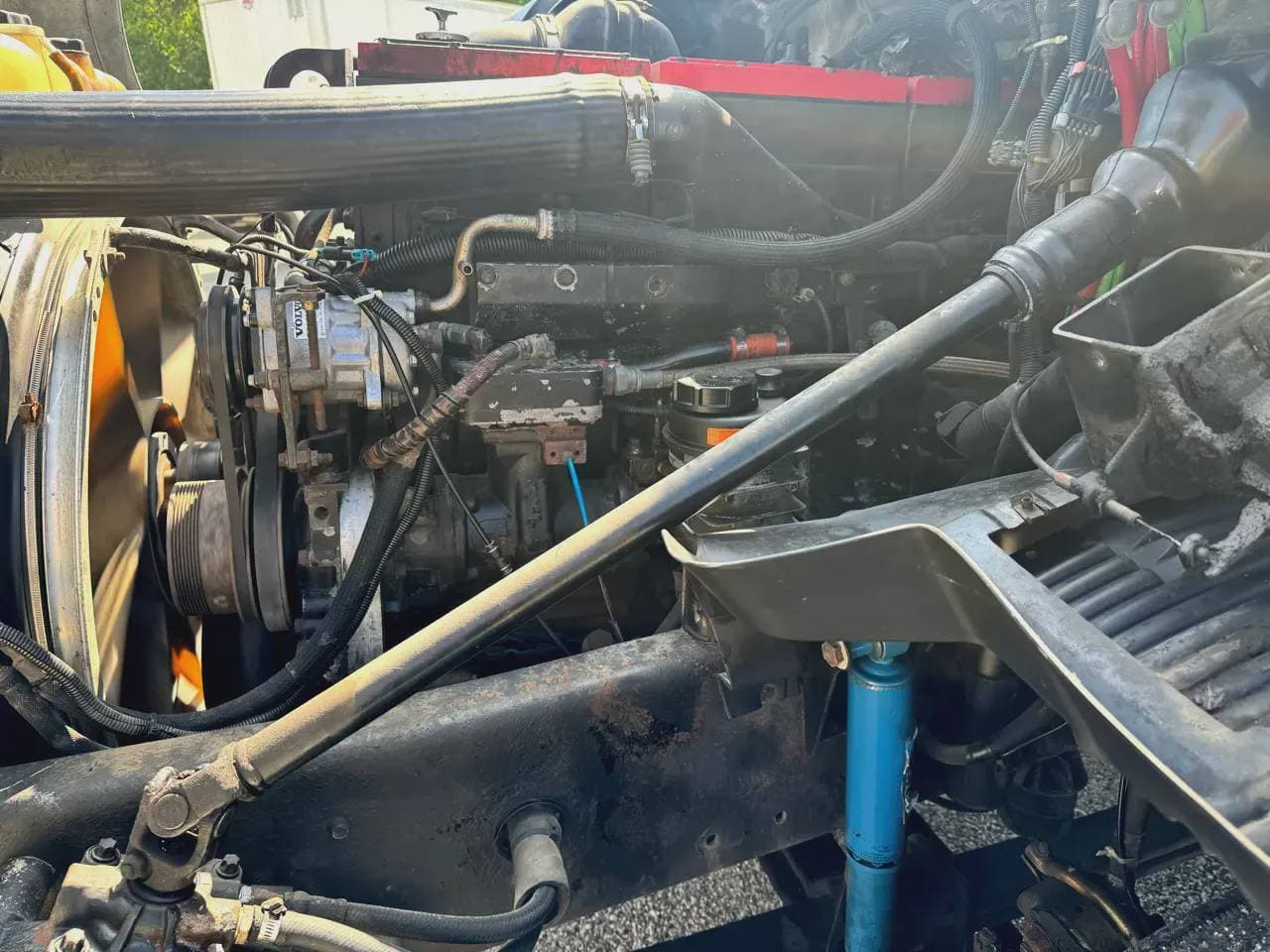 2003 Volvo VNL image 9