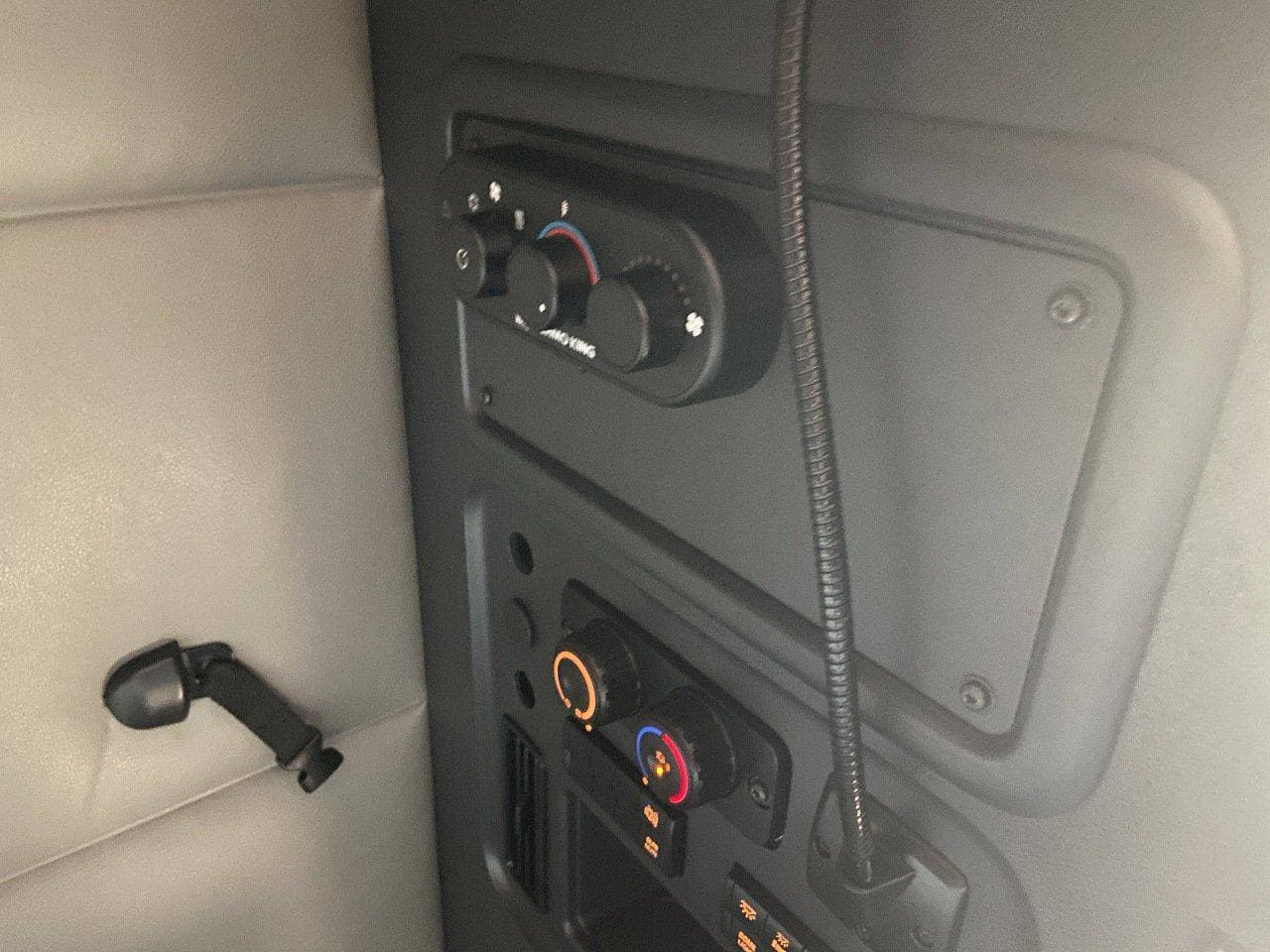 2021 FREIGHTLINER Cascadia CA126 Tandem Axle Sleeper image 16