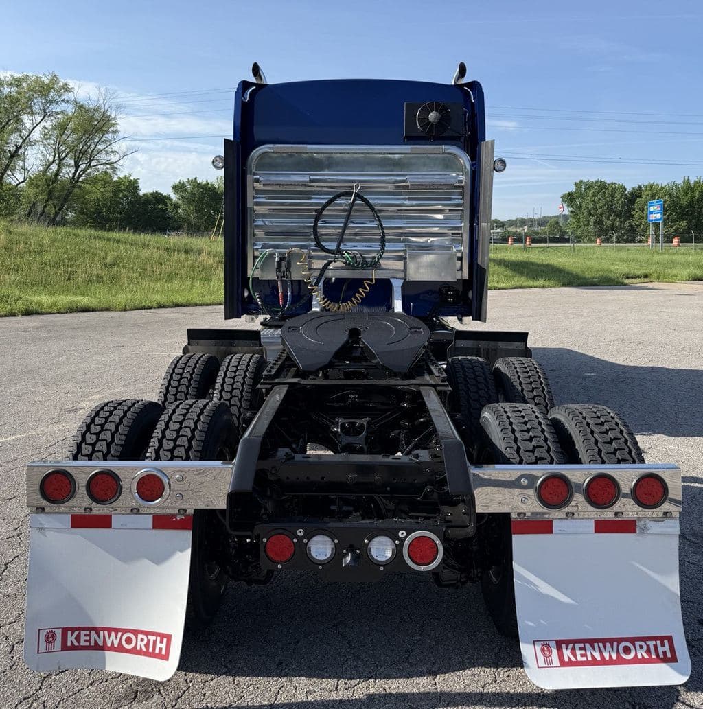 Used 2023 KENWORTH W900L image 8