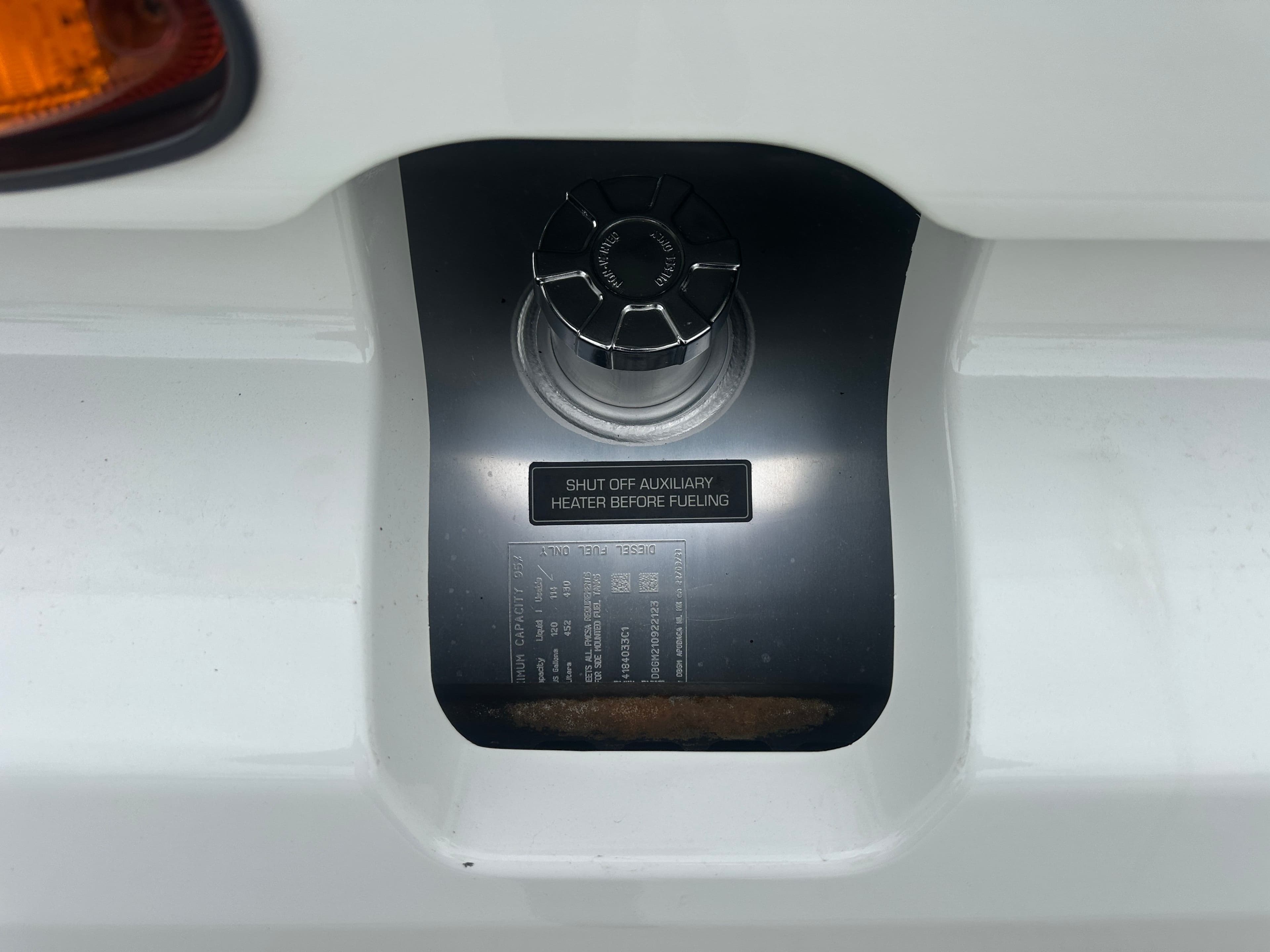 2022 International LT image 18