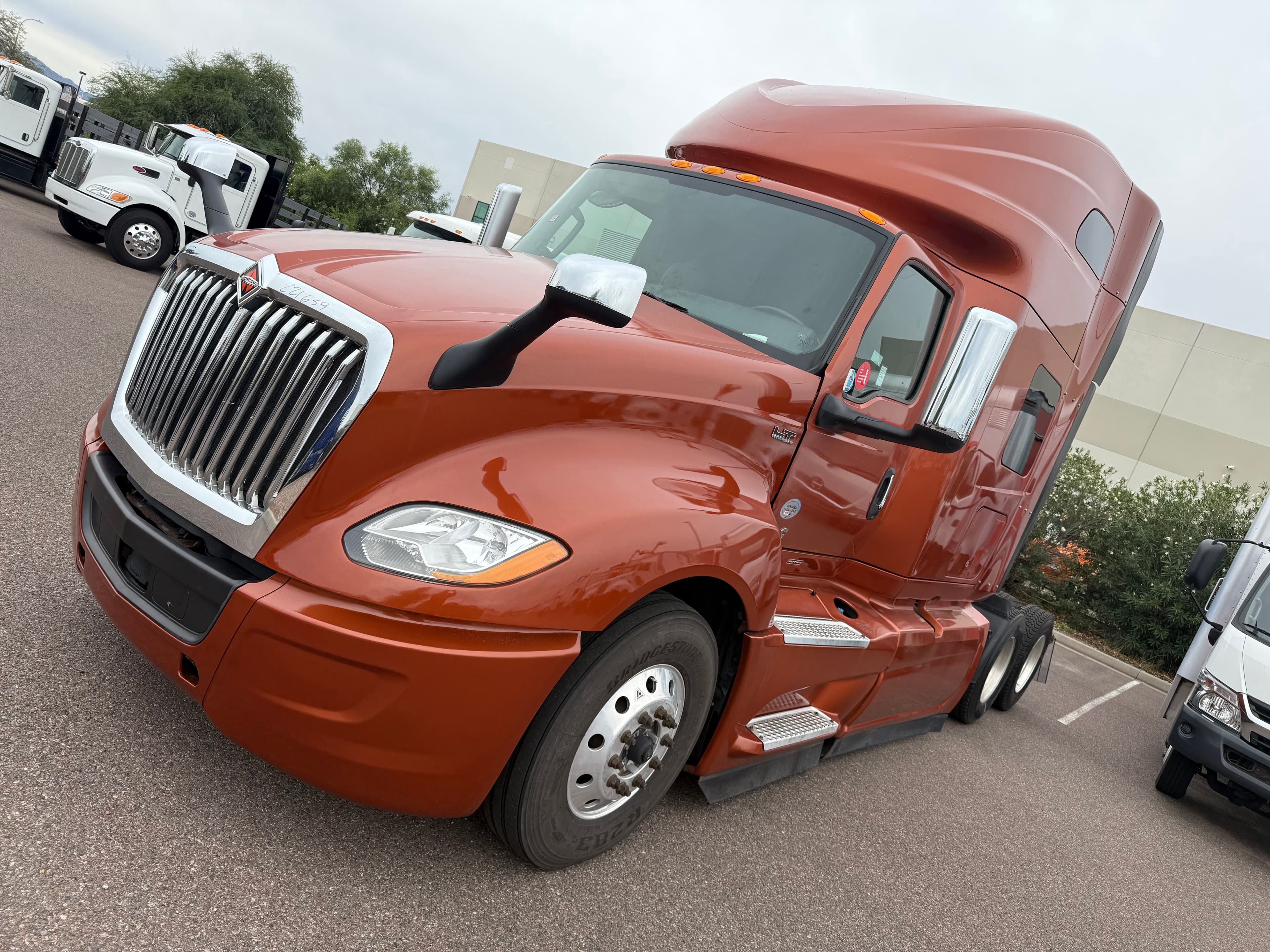 2022 International LT625 image 1