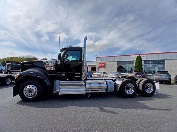 1995 Kenworth W990 image 2
