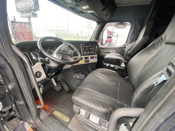 2023 Freightliner Cascadia 126 image 5