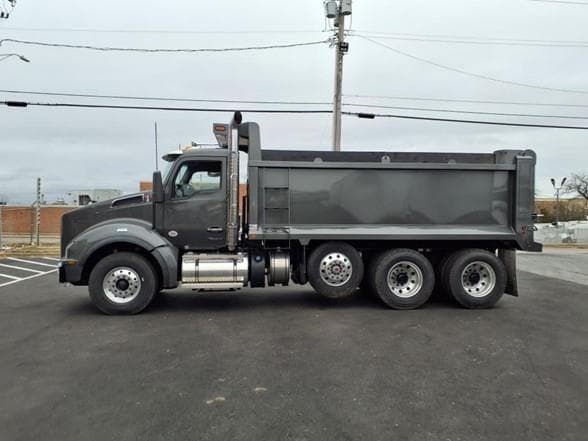 2025 Kenworth T880 image 8