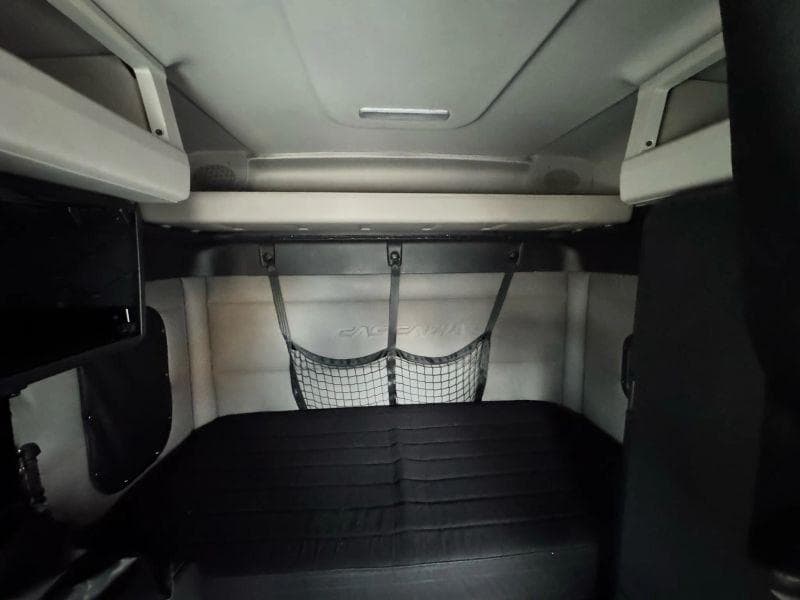 2020 Freightliner Cascadia image 12