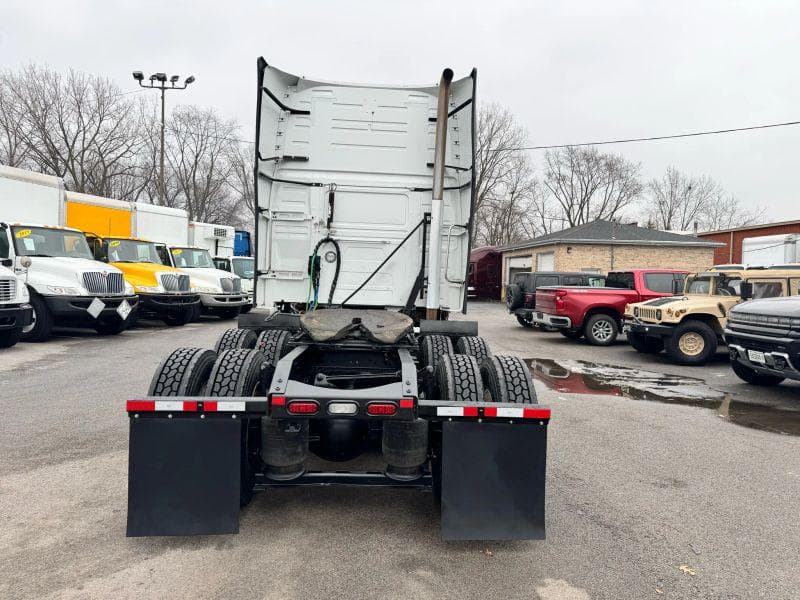 2020 Volvo VNL image 7