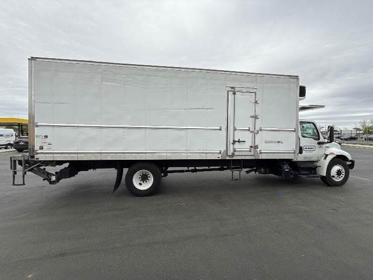 2022 International MV607 Refrigerated Truck - 220HP, 6 Speed Automatic, Carrier S9 image 13