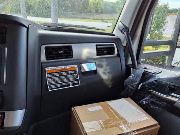 2025 Kenworth T880 image 16