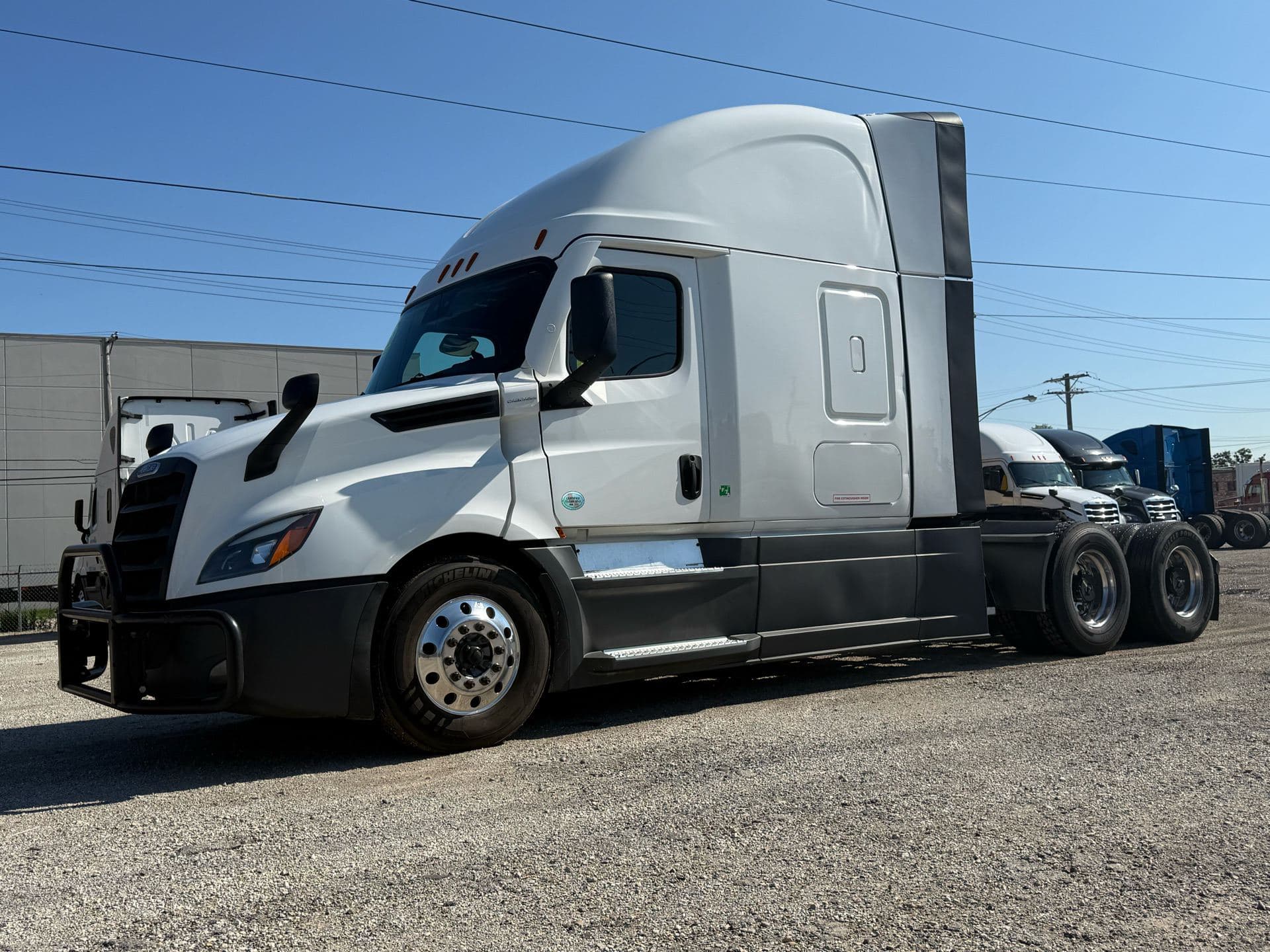2023 Freightliner - 627k - 13,500 Hours! image 5