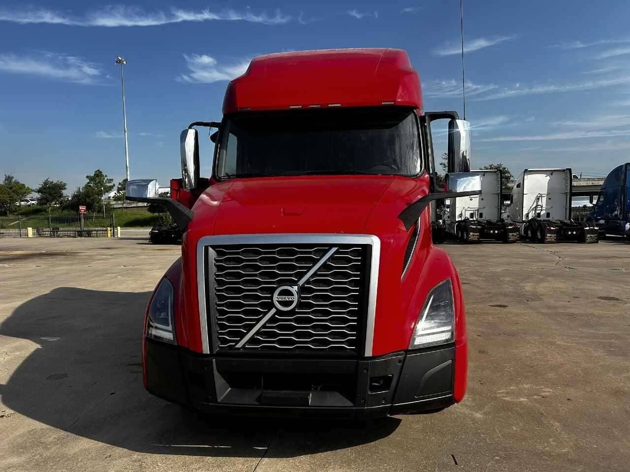 2022 Volvo VNL image 2