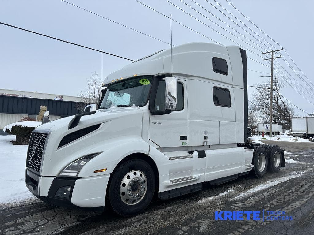2023 Volvo VNL image 1