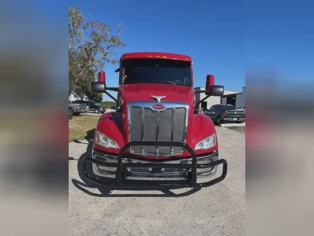 2022 Peterbilt 579 image 4