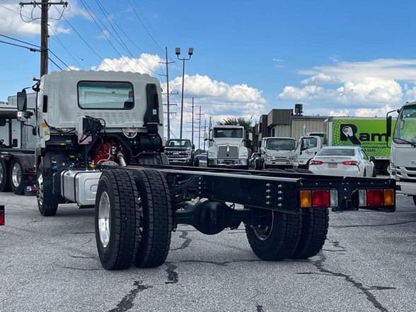 2025 Isuzu FTR image 9